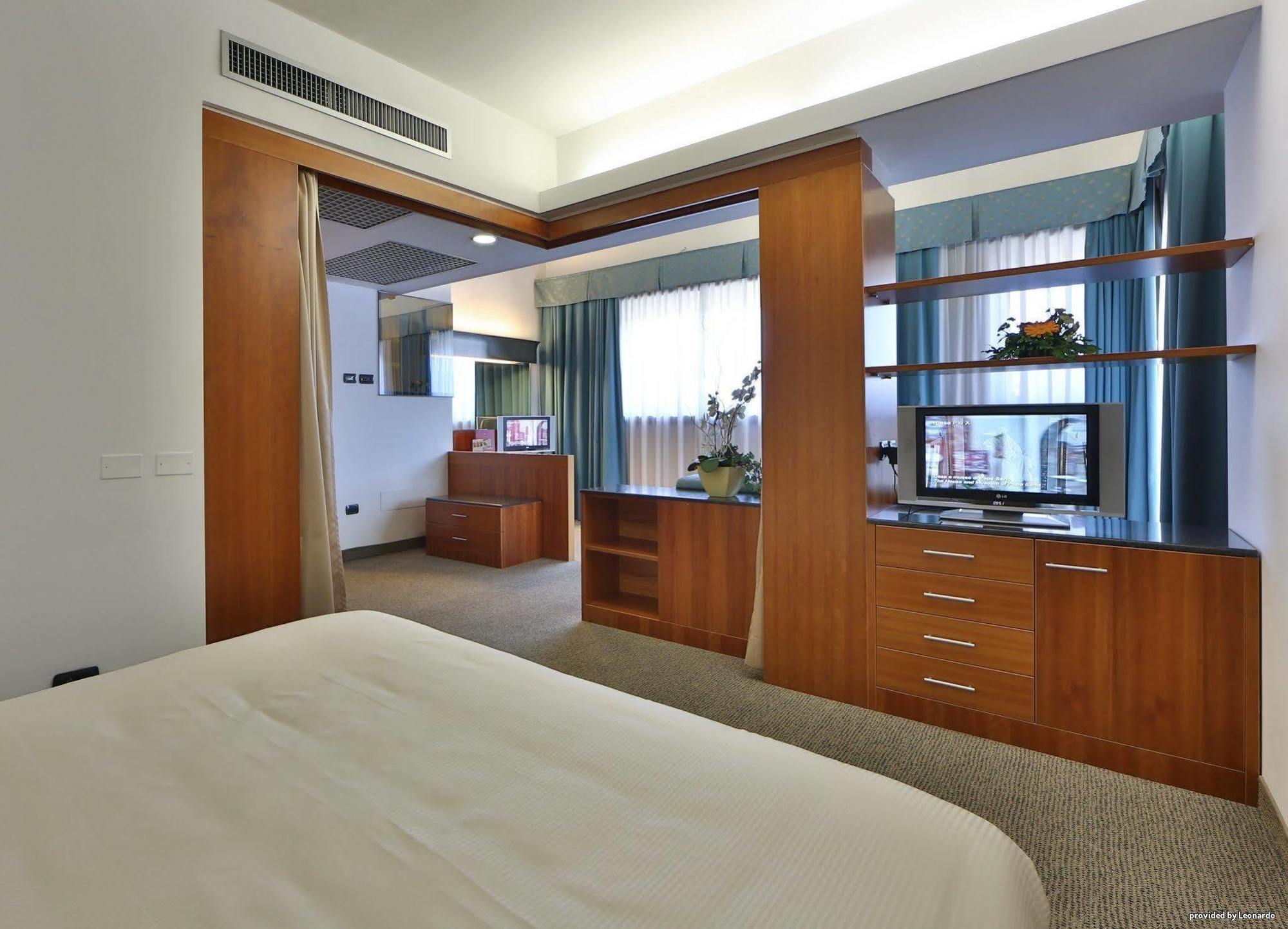 Albergo Roma, BW Signature Collection Castelfranco Veneto Bagian luar foto