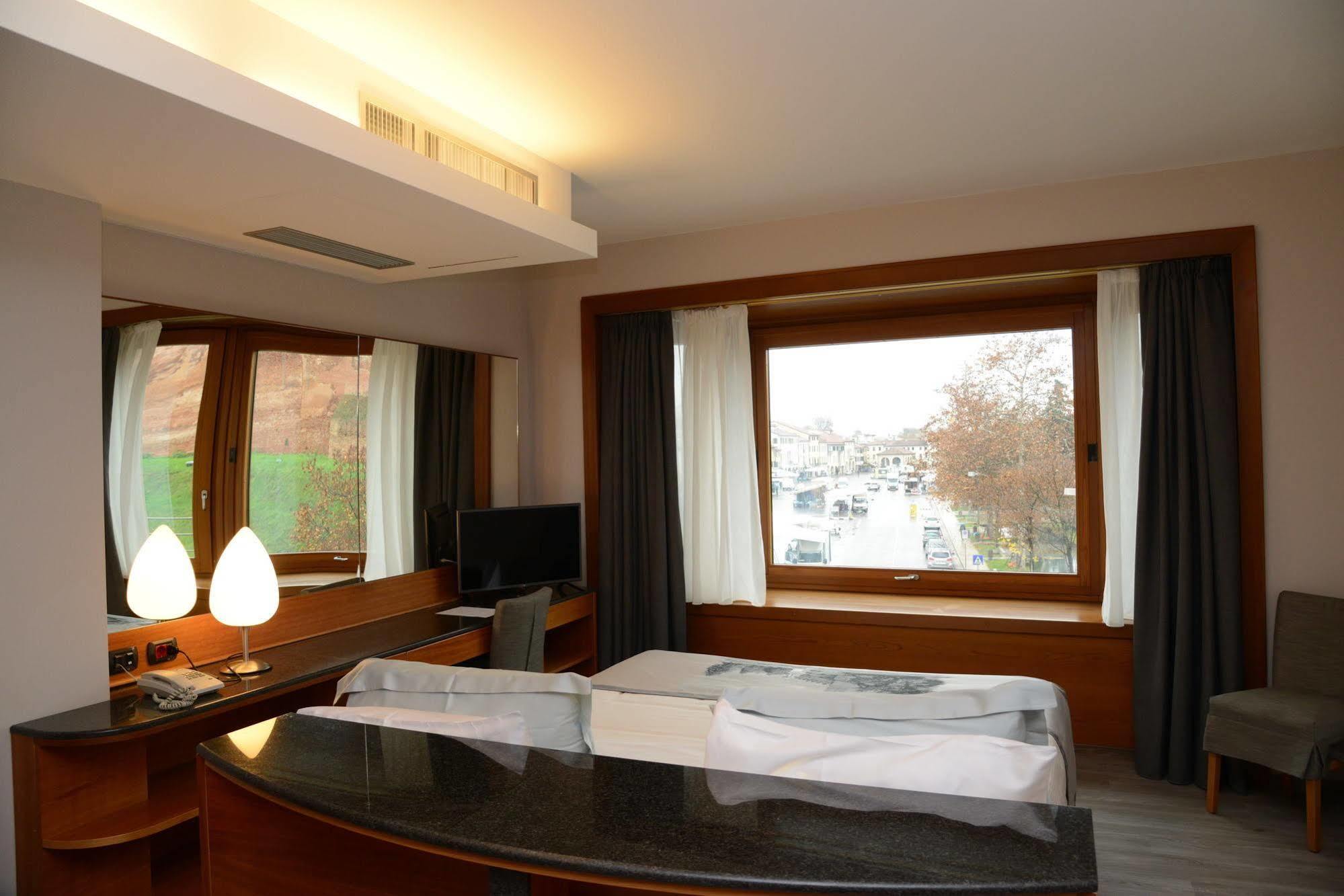 Albergo Roma, BW Signature Collection Castelfranco Veneto Bagian luar foto